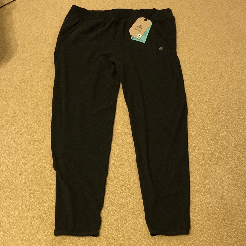 New black women’s Prana Jenevin Jogger pants size large
